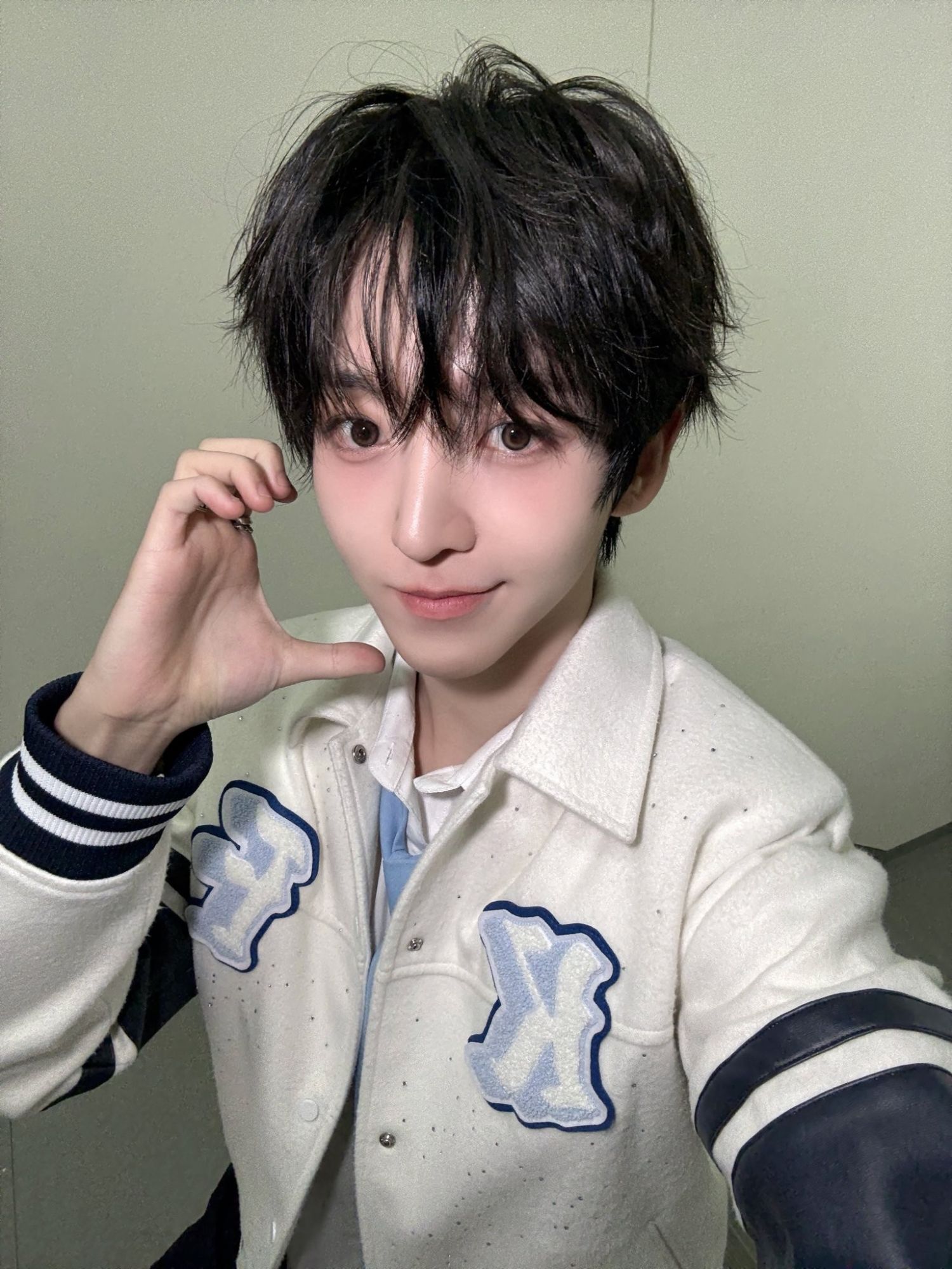 Latest photo of Donghyeon (KickFlip)