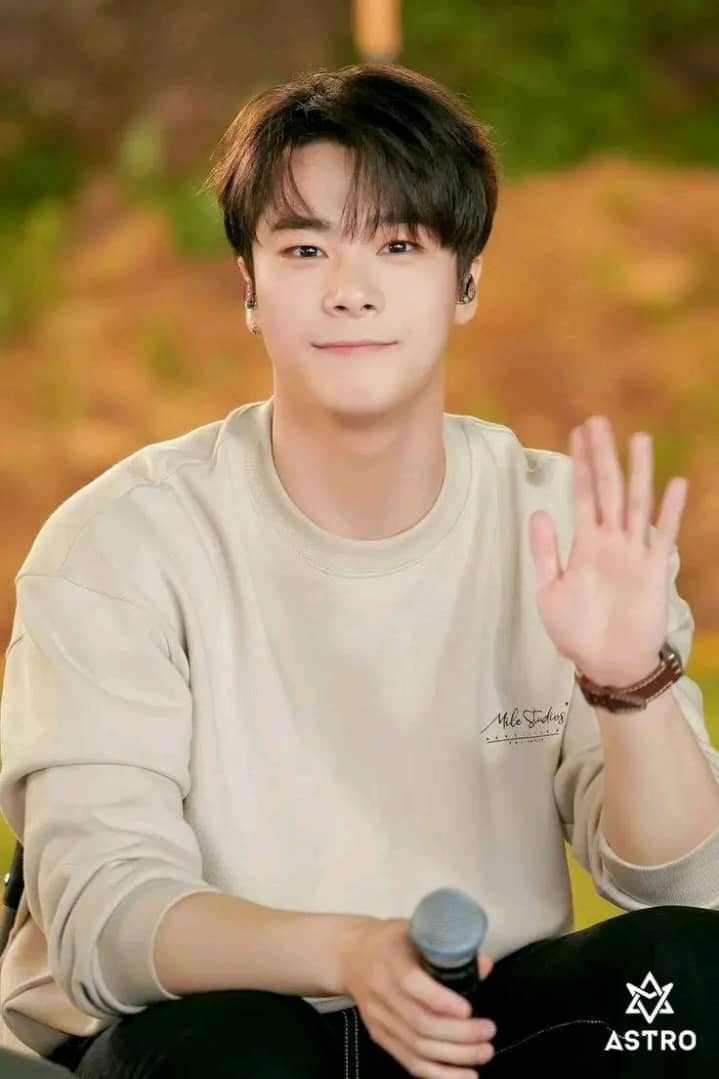 Latest photo of Moonbin (ASTRO)