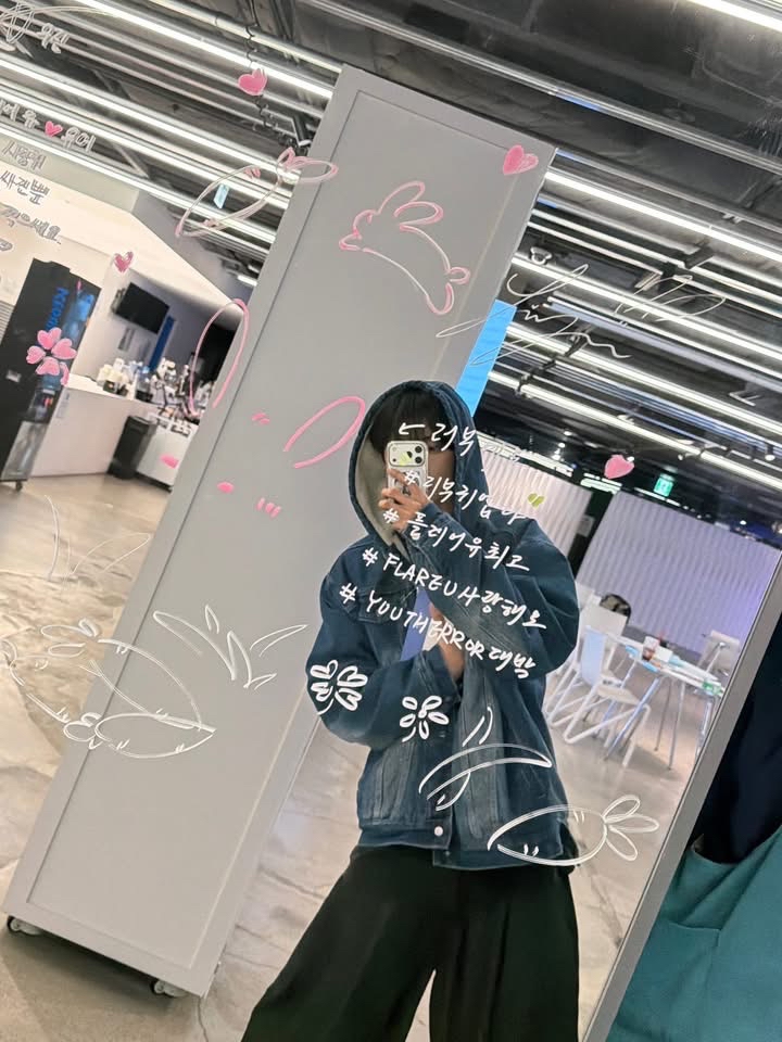A moment captured by Chuei Liyu (FLARE U)'s fan