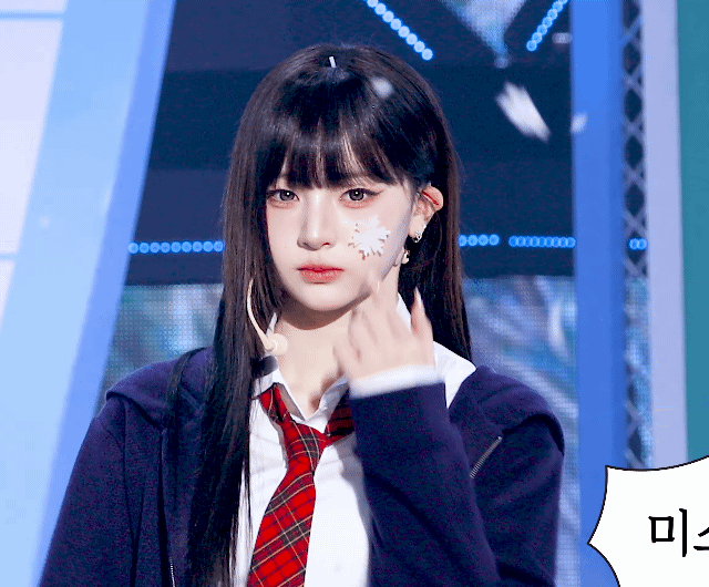 Behind-the-scenes cut of tripleS