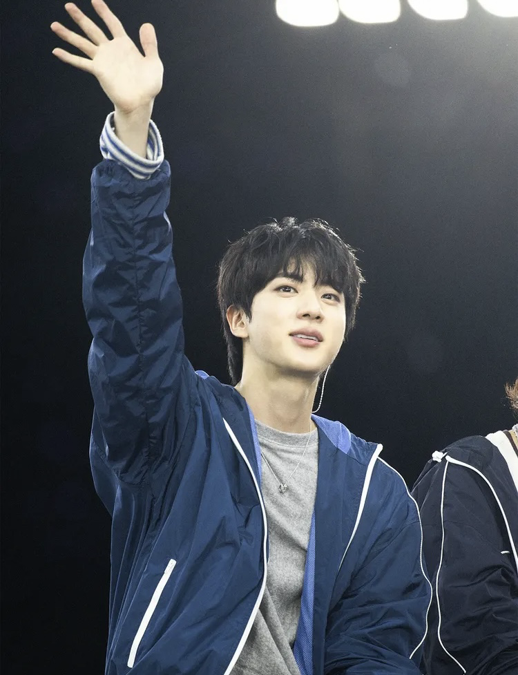 Foto aktivitas terbaru Jin (BTS)