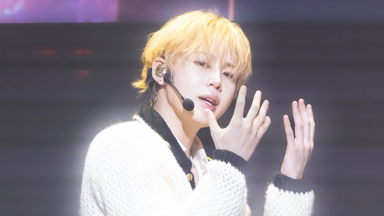 A moment captured by Ha Sungwoon's fan