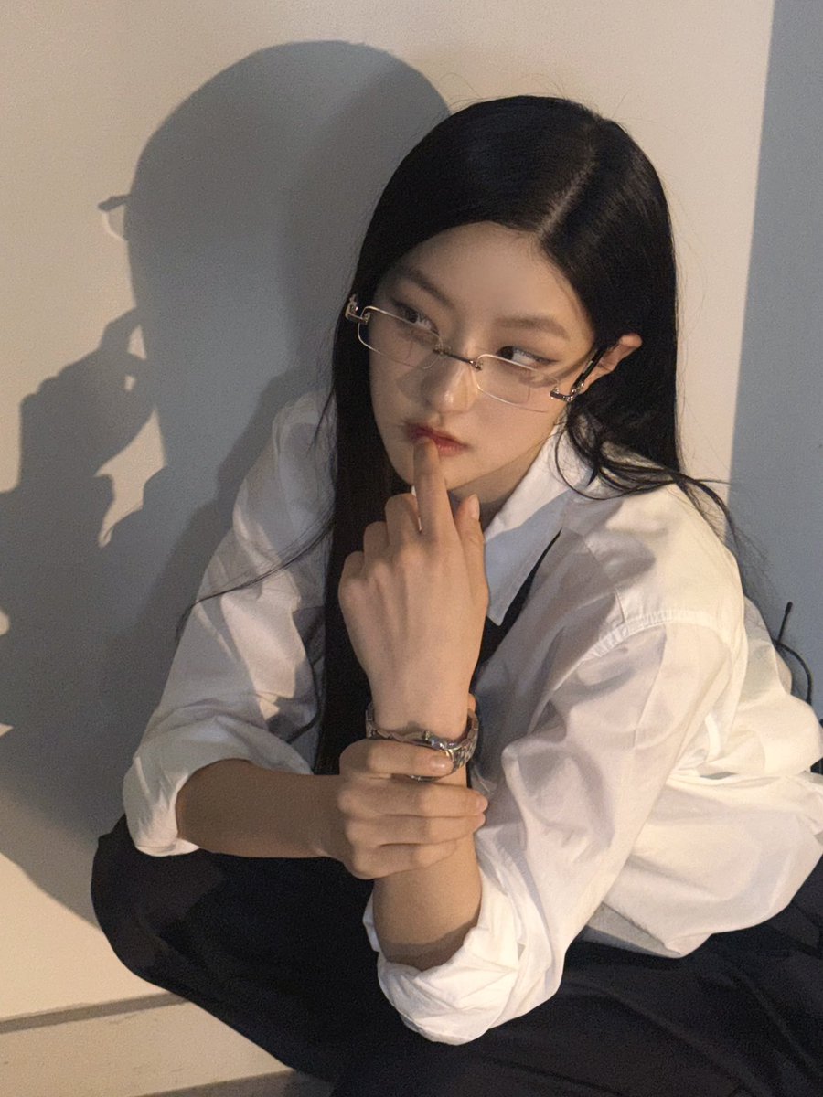 Latest photo of KISS OF LIFE