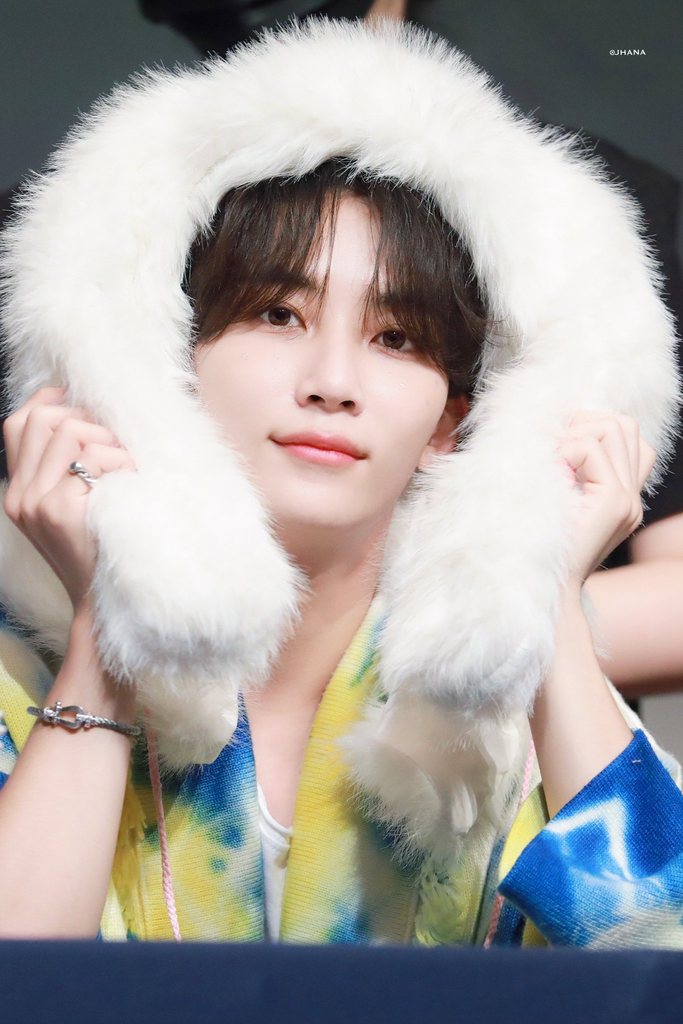 A moment captured by Jeonghan (SEVENTEEN)'s fan