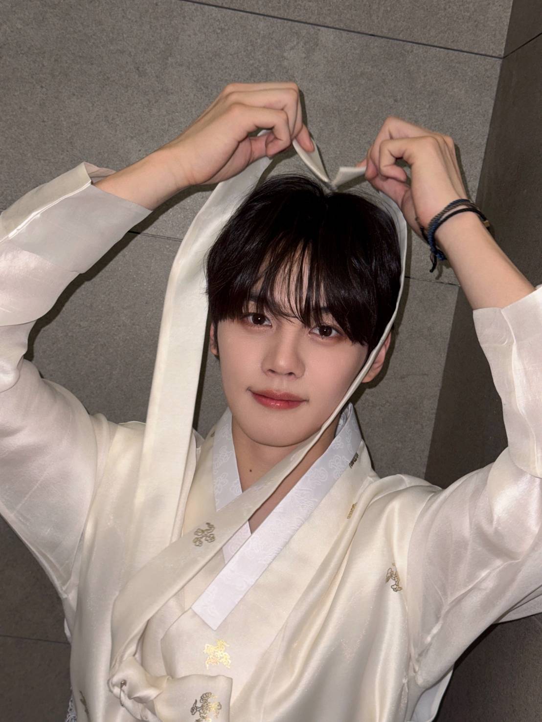 Recent activity shot of Kim Gyuvin (ZEROBASEONE)