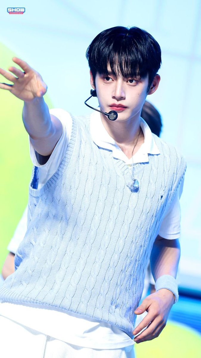 Today's most popular wallpaper in the Kim Jiwoong (ZEROBASEONE) community