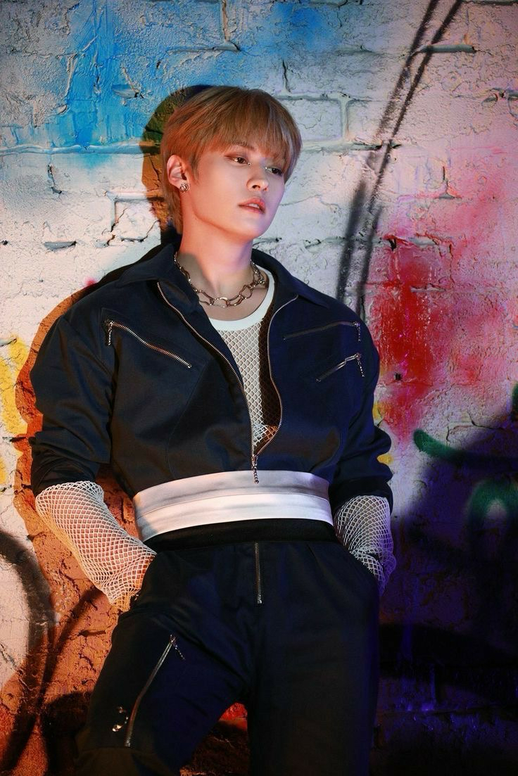 Behind-the-scenes cut of Lee Know (Stray Kids)