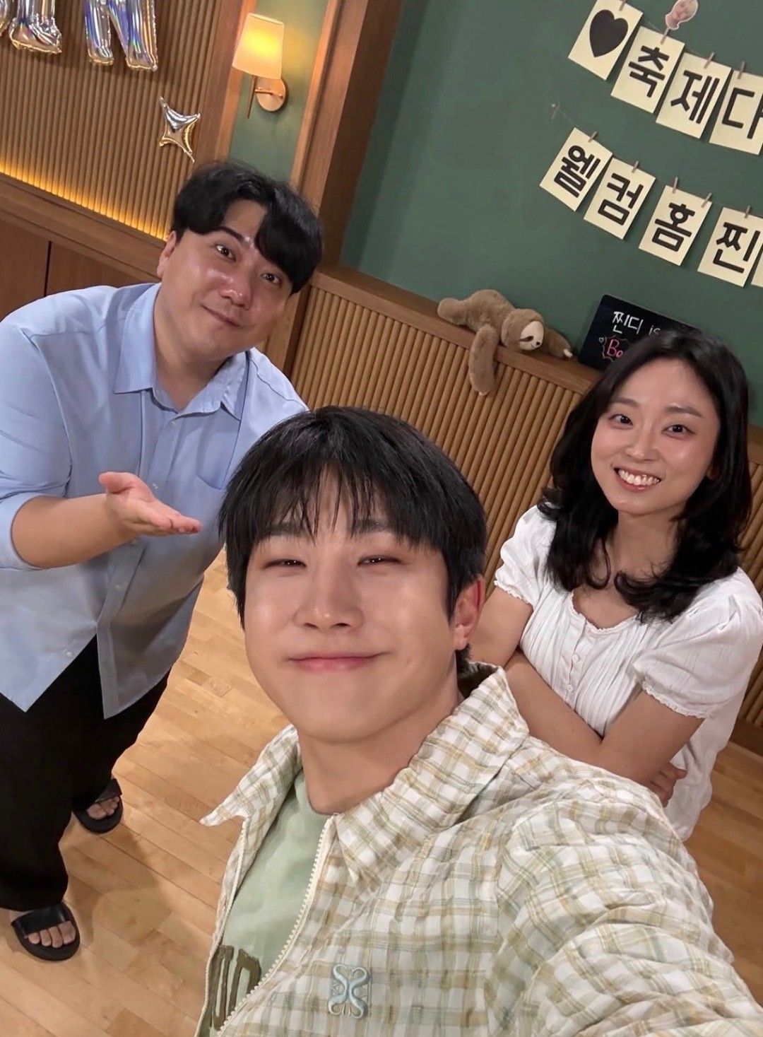 A moment captured by Jinjin (ASTRO)'s fan