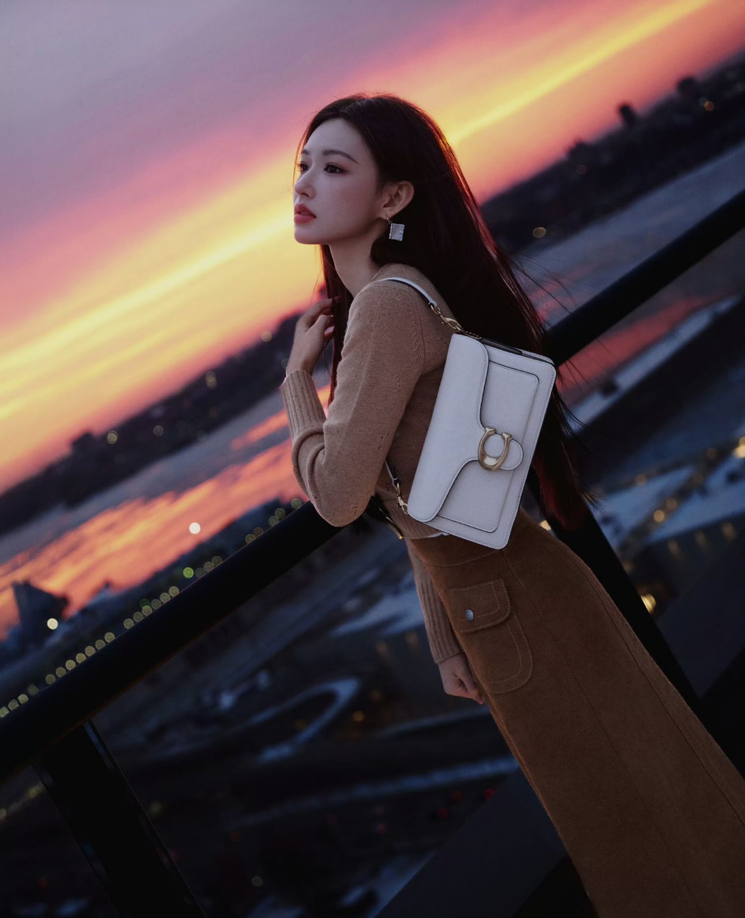 A moment captured by Cheng Xiao's fan