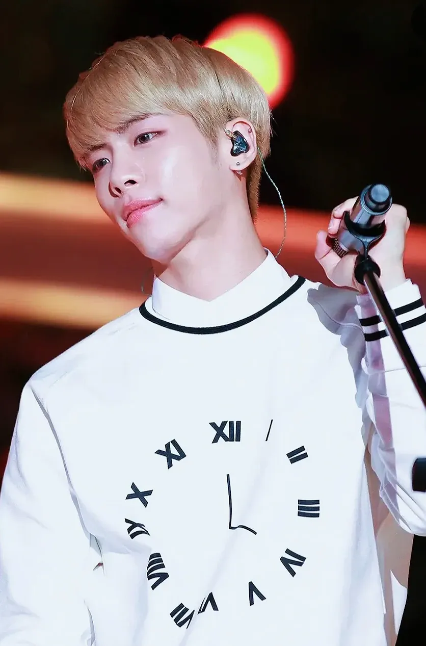 Recent activity shot of Jonghyun (SHINee)