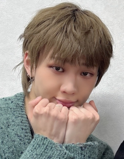 Behind-the-scenes cut of Junhyeok (TNX)