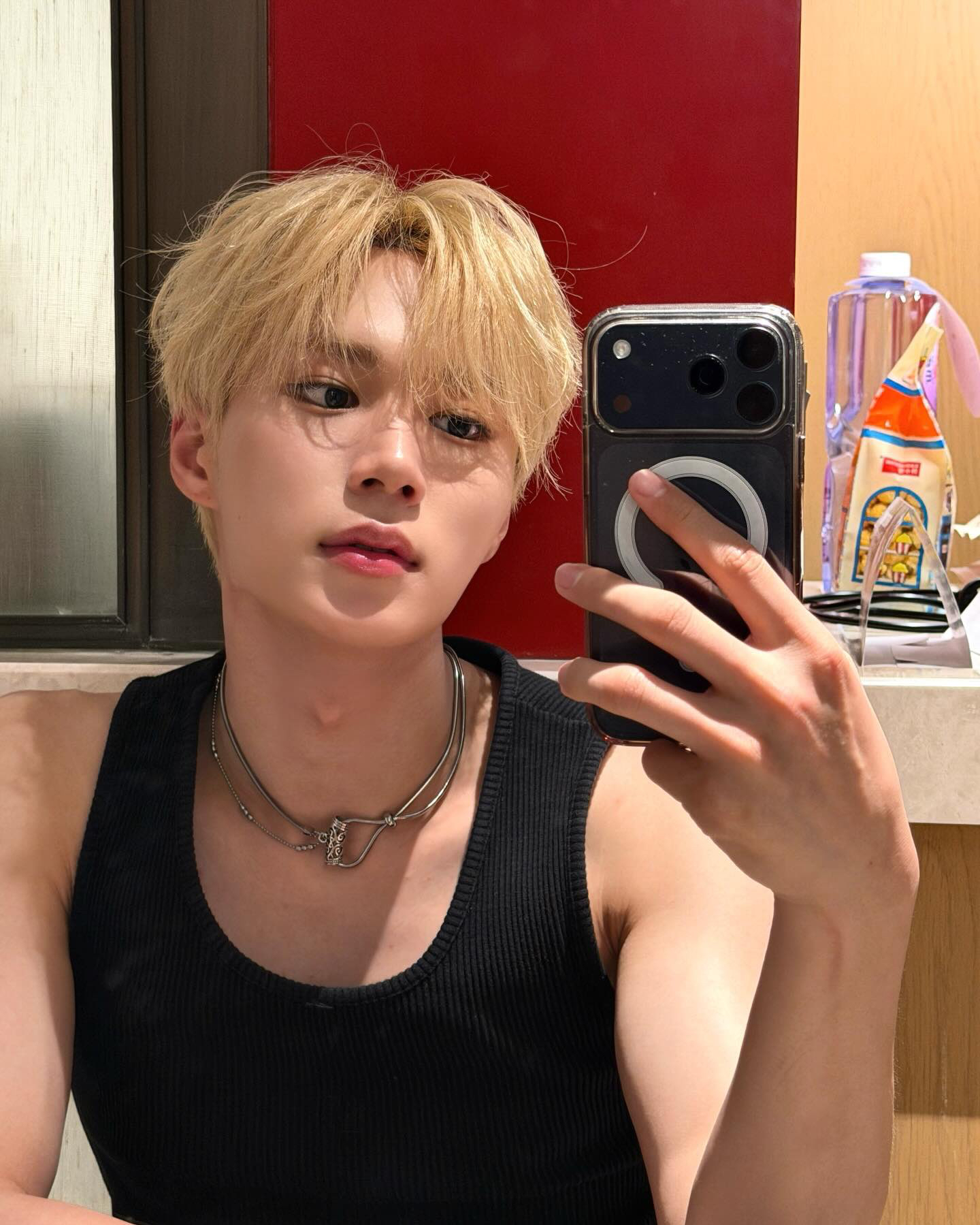 Behind-the-scenes cut of Kim Junseo (ALPHA DRIVE ONE)