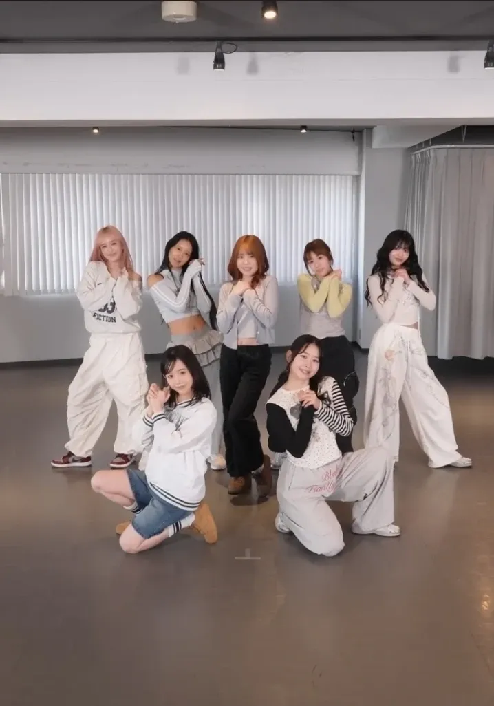 Latest photo of ME:I