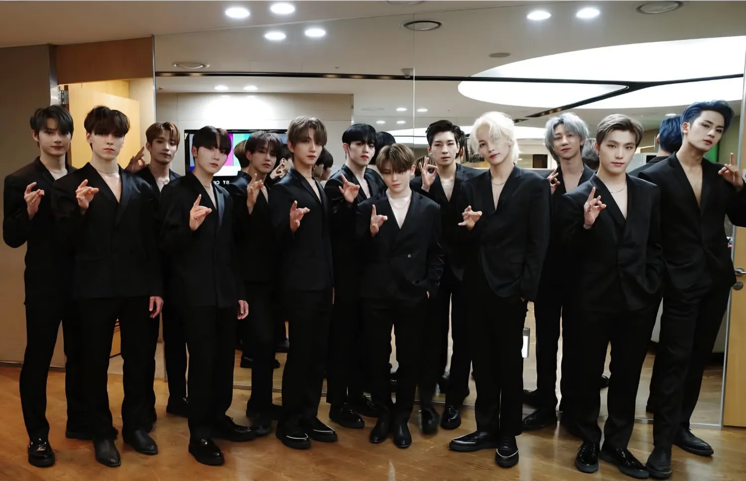 Foto terbaru SEVENTEEN