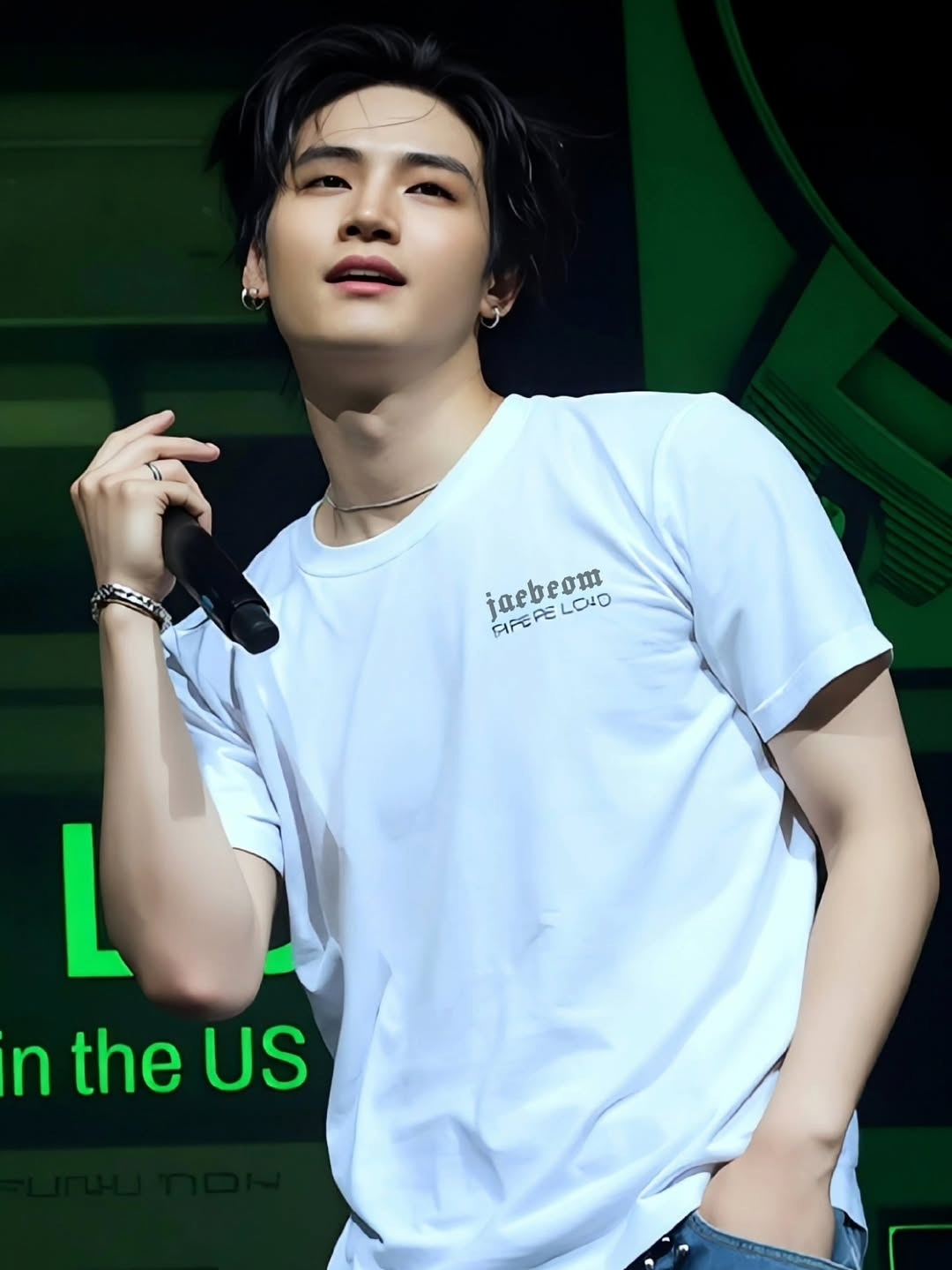 Latest photo of JAY B (GOT7)