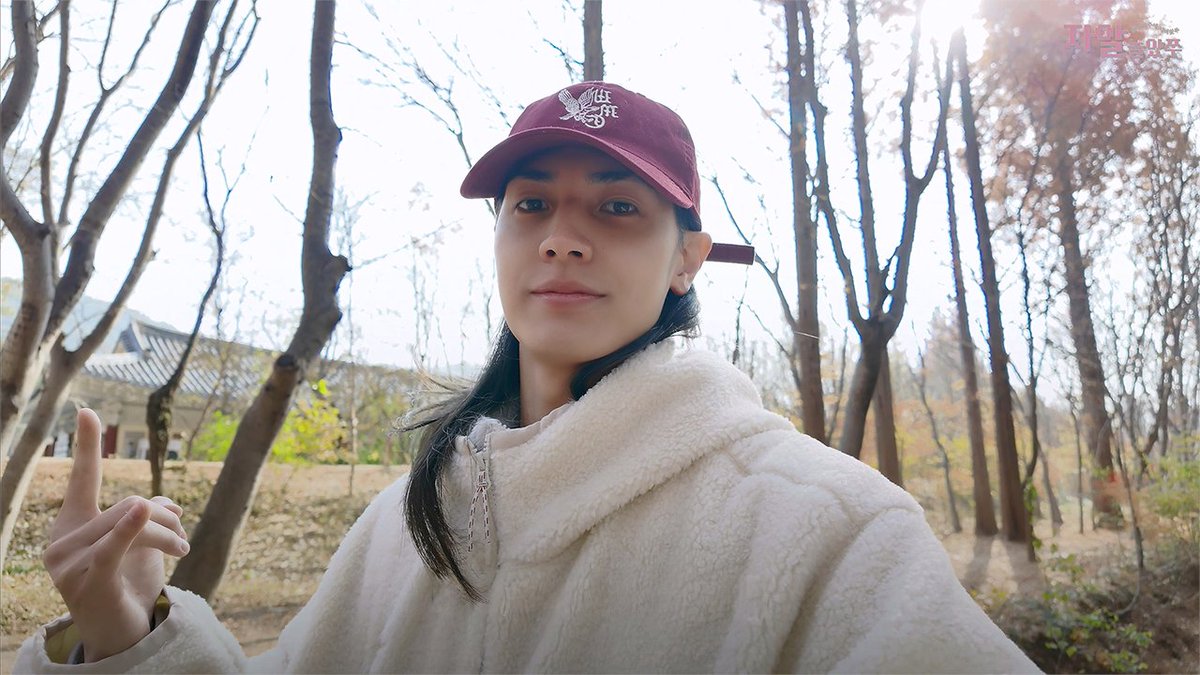 Behind-the-scenes cut of Xdinary Heroes