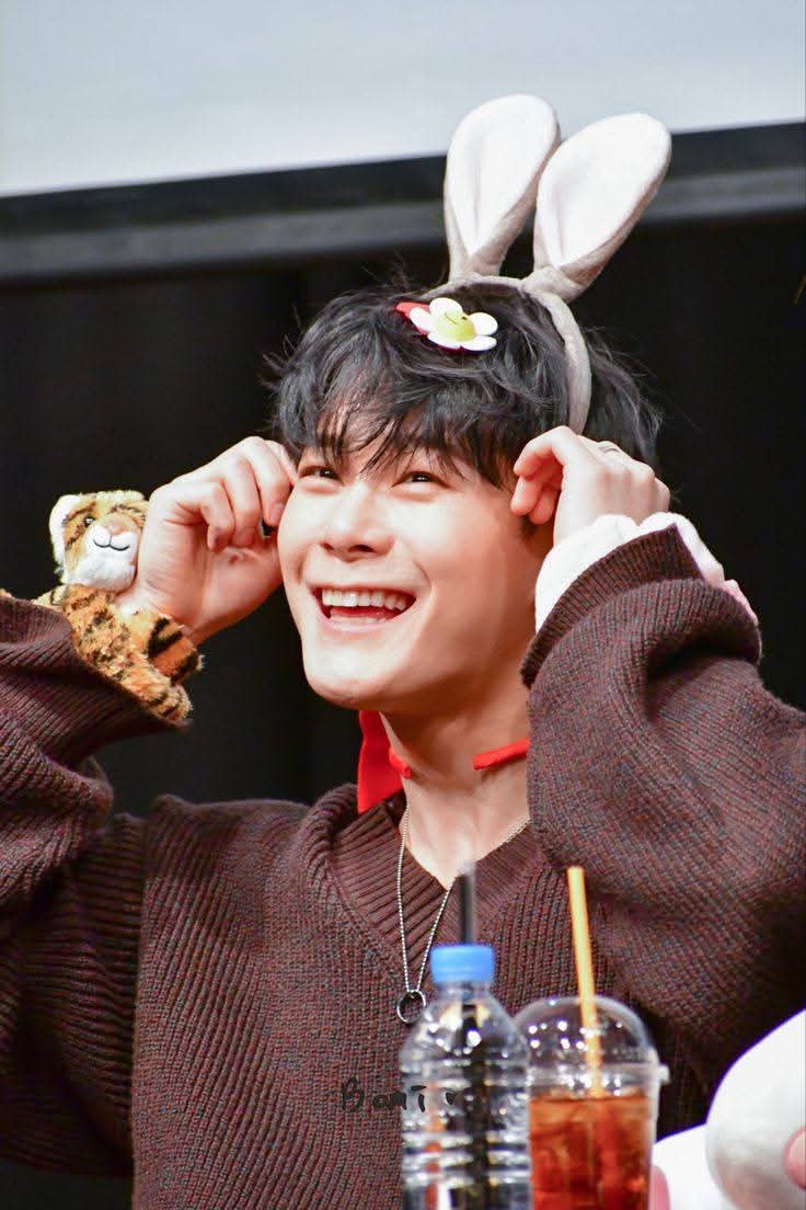 Latest photo of Moonbin (ASTRO)