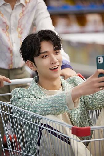 Foto aktivitas terbaru Joshua (SEVENTEEN)