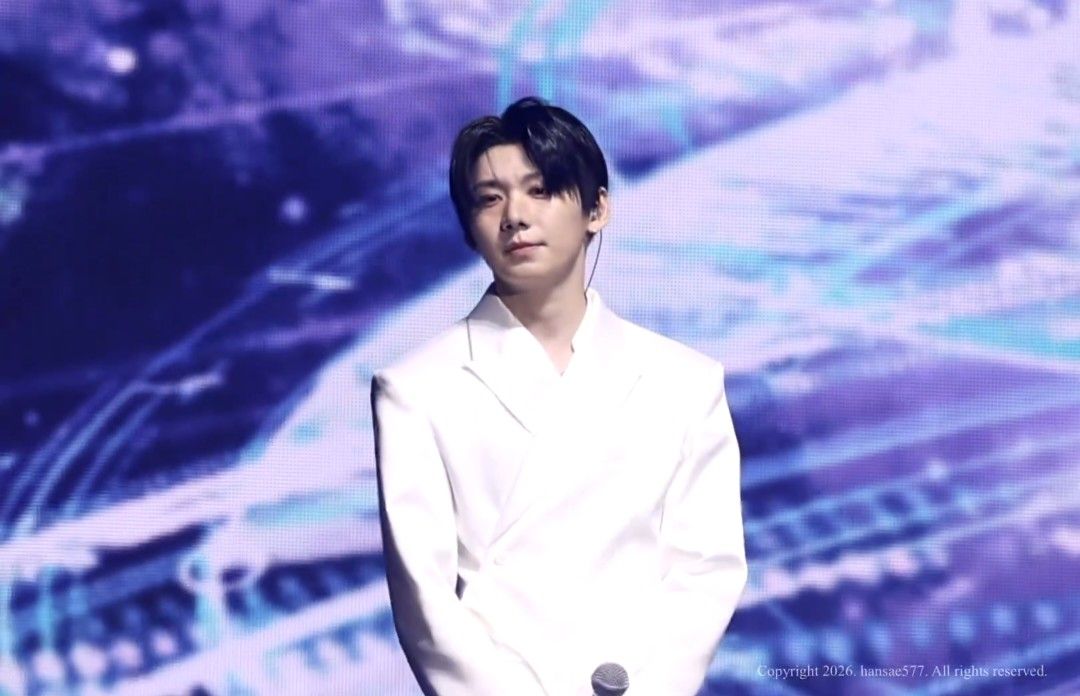 A moment captured by Park Han (AHOF)'s fan