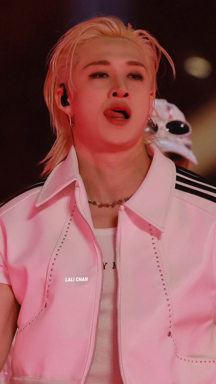 방찬 (Stray Kids)의 비하인드 컷