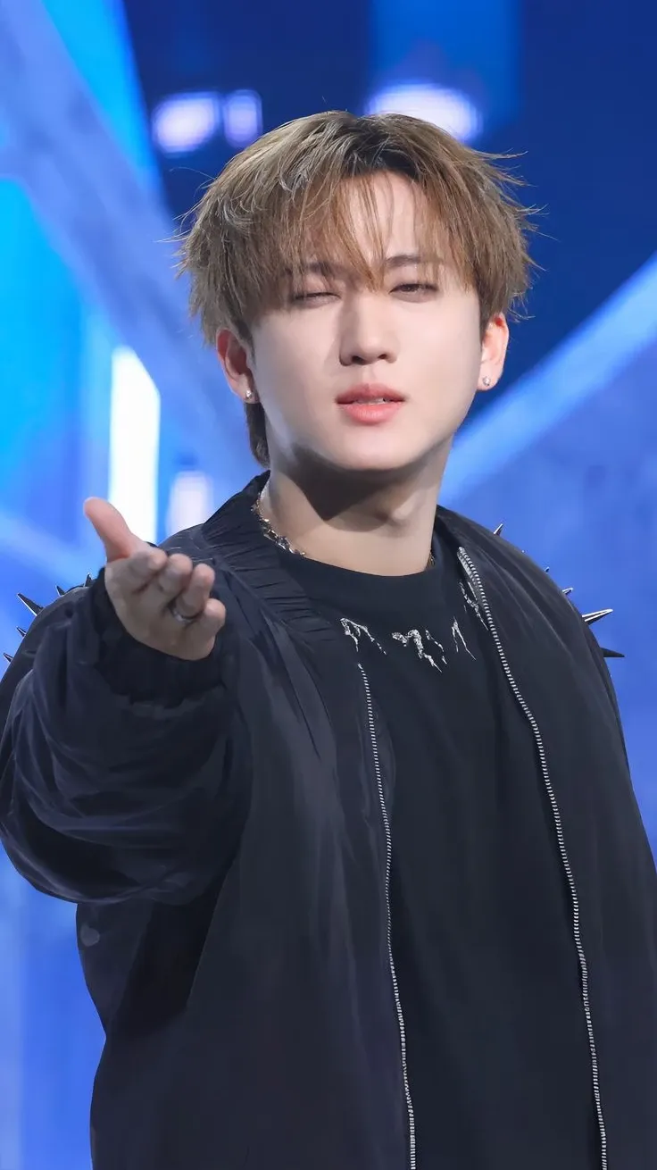 The most beloved wallpaper among Changbin (Stray Kids)'s fans