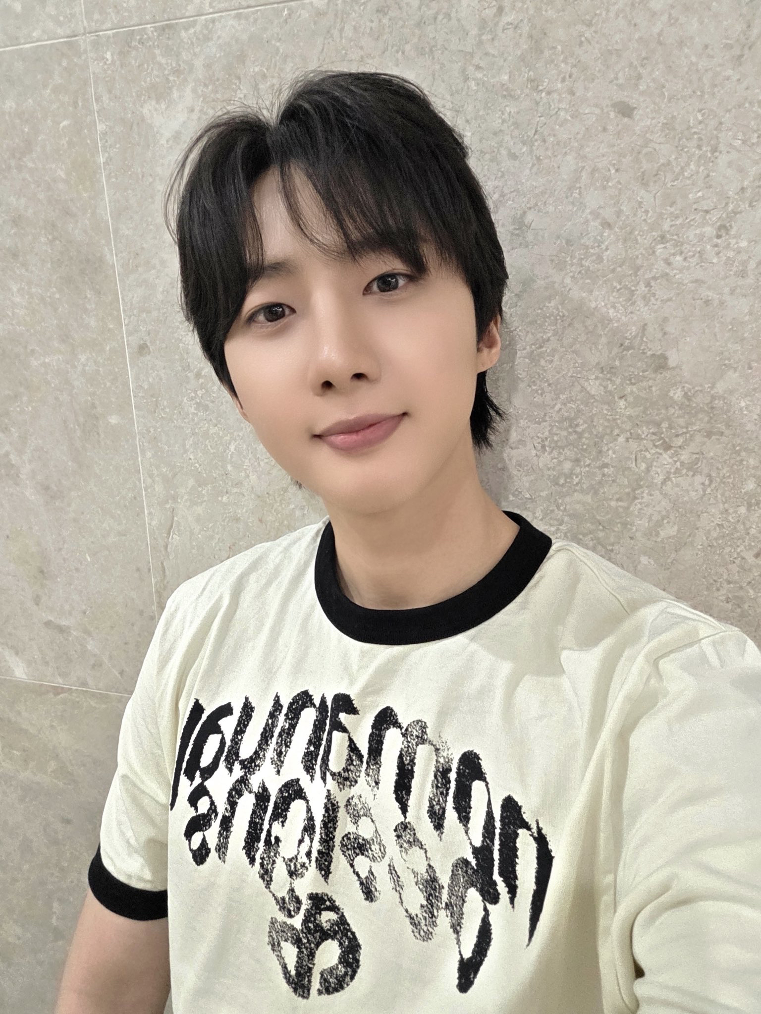 Latest photo of Hui (PENTAGON)