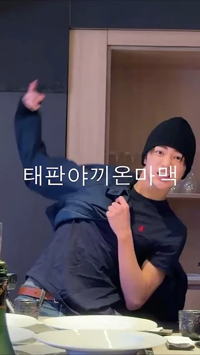 Today's most popular wallpaper in the CORTIS community