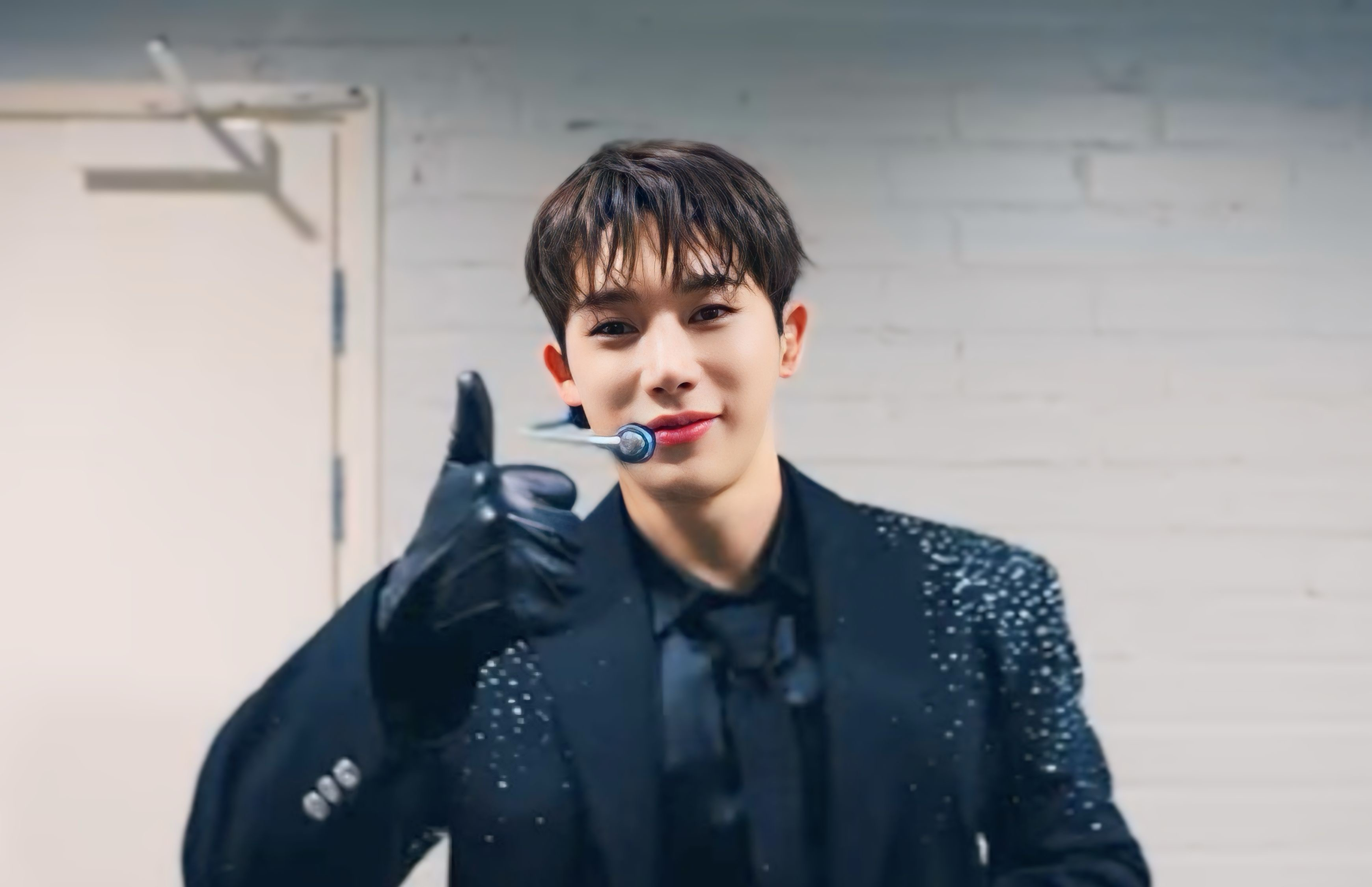 A moment captured by Wonho's fan