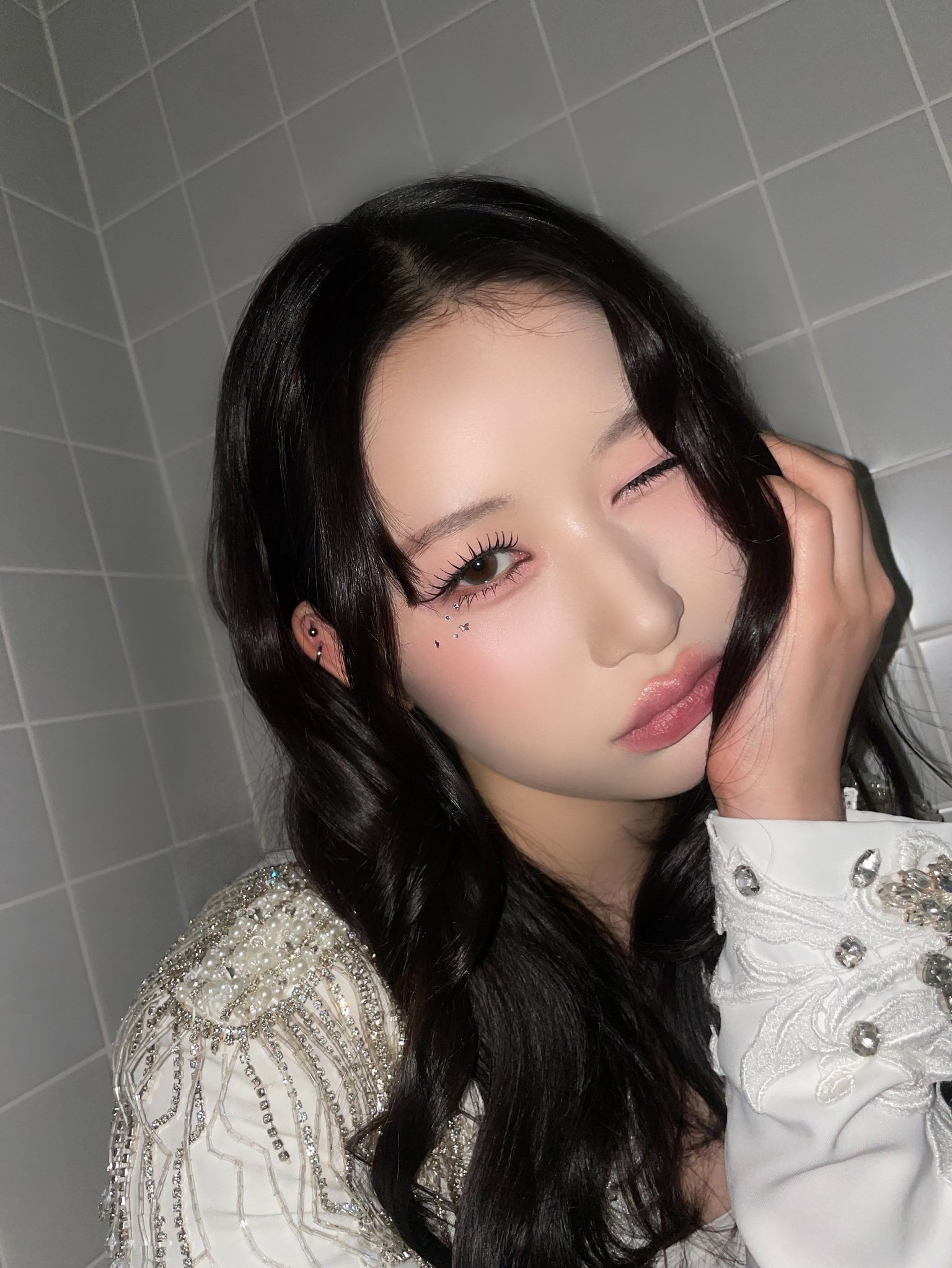 Behind-the-scenes cut of Kasahara Momona (ME:I)