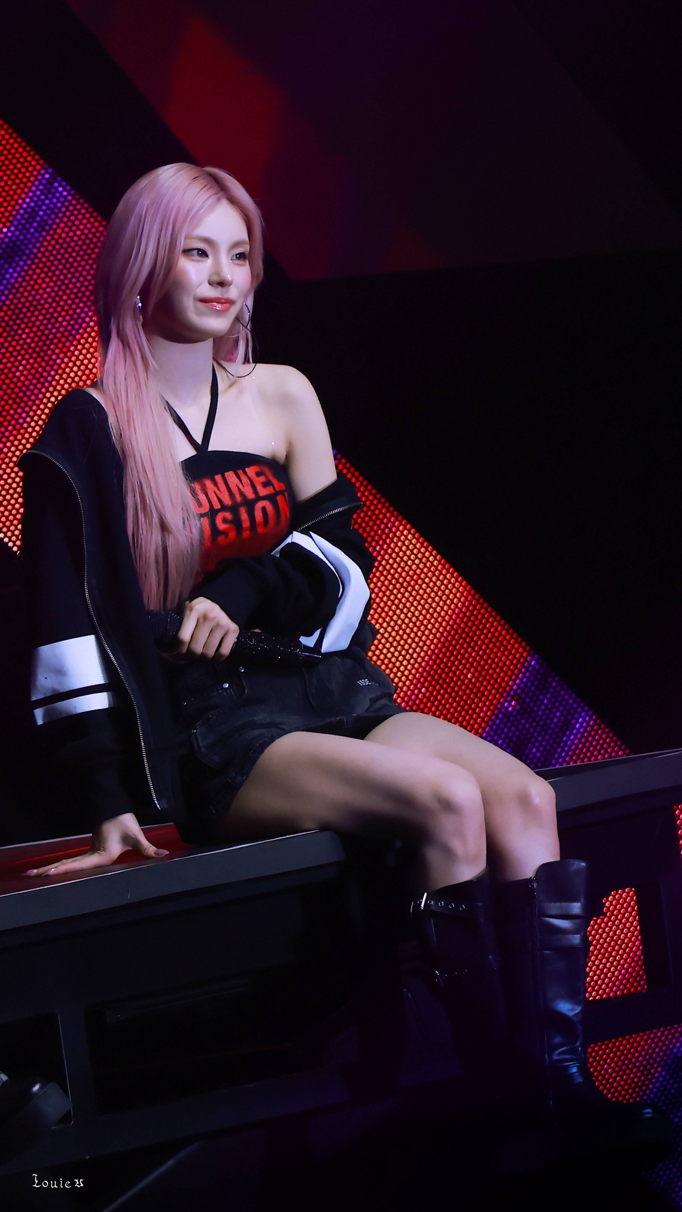 Fandom-recommended wallpaper image of 예지 (ITZY)