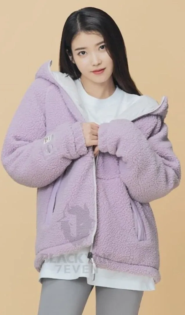 Foto aktivitas terbaru IU