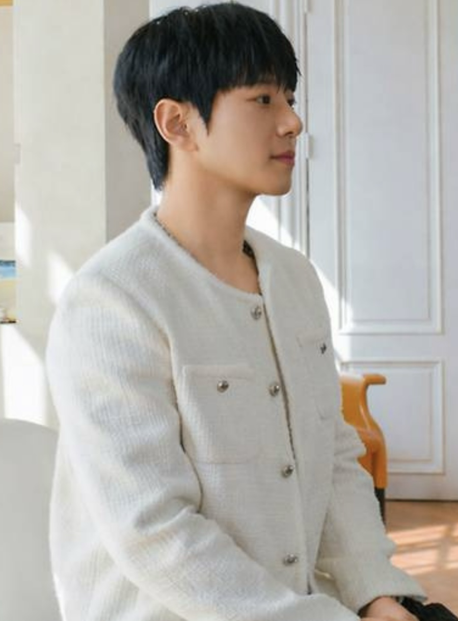 Recent activity shot of Hwang Chiyeol