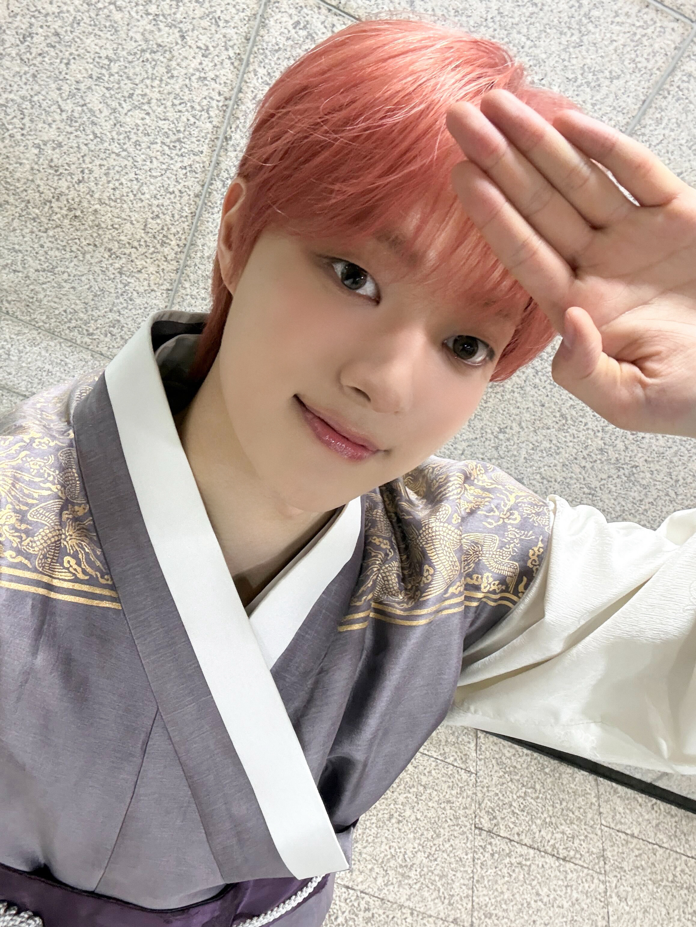 Behind-the-scenes cut of EJ (&TEAM)