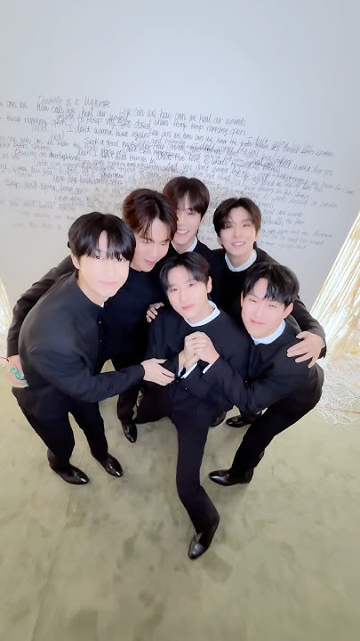 Foto aktivitas terbaru MONSTA X