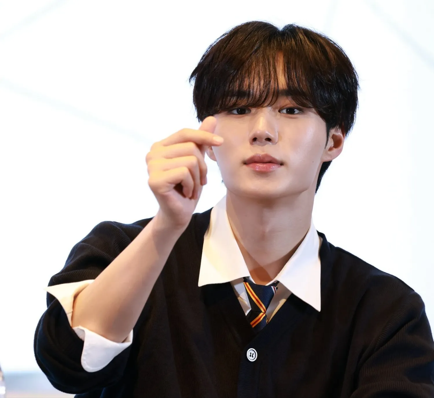 Behind-the-scenes cut of Kim Junseo (ALPHA DRIVE ONE)