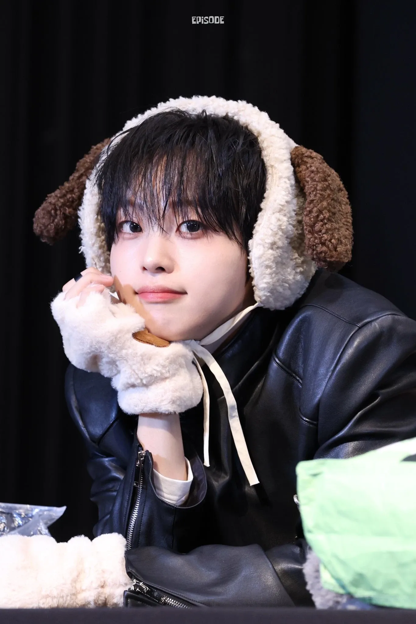 Latest photo of Hyeongjun (CRAVITY)