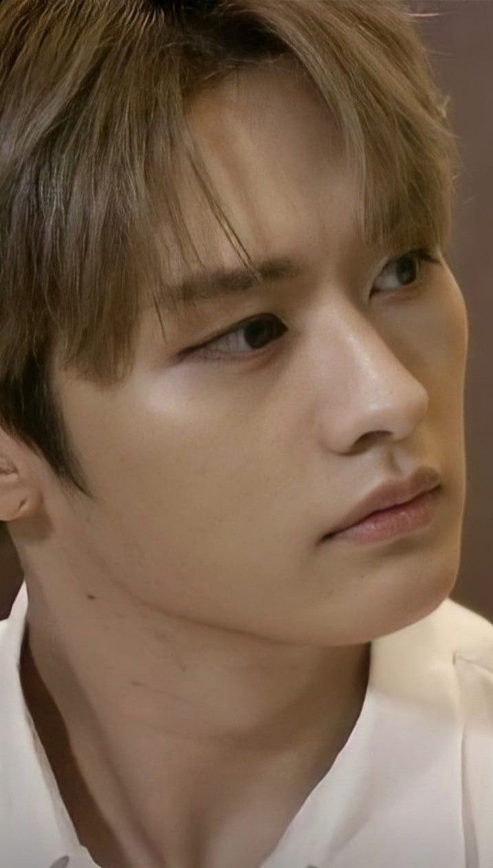 Behind-the-scenes cut of Lee Know (Stray Kids)