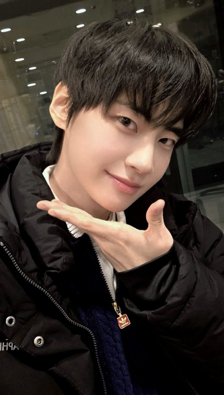 Behind-the-scenes cut of Lee Jinhyuk