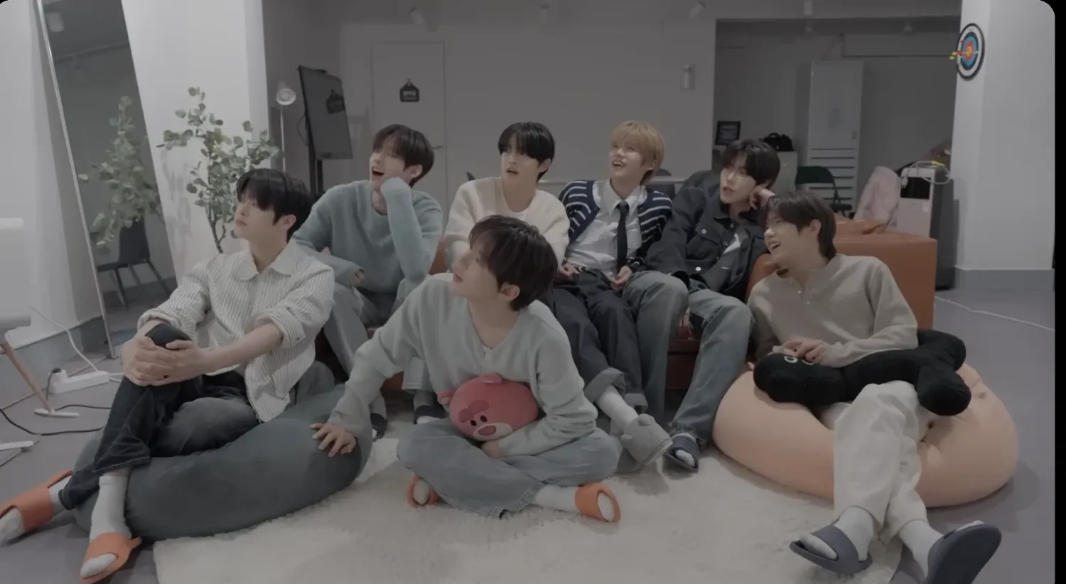 A moment captured by CLOSE YOUR EYES's fan