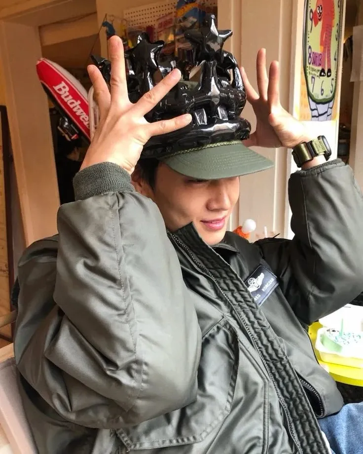 Latest photo of JAY B (GOT7)