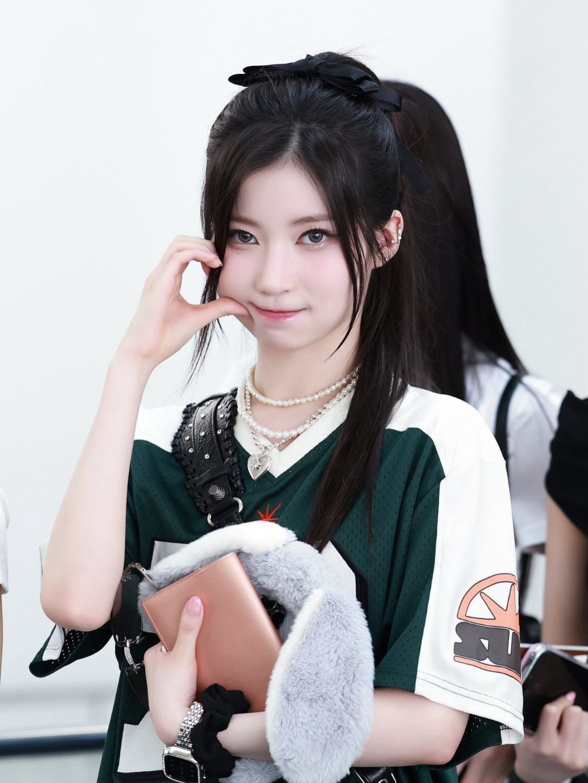 아사 (BABYMONSTER)의 비하인드 컷