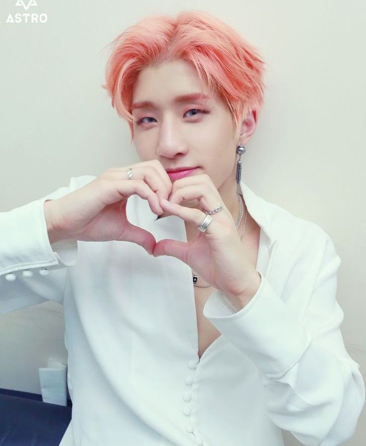 Behind-the-scenes cut of Jinjin (ASTRO)