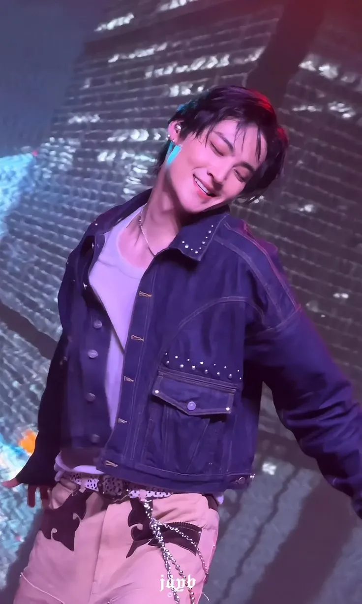 Latest photo of JAY B (GOT7)