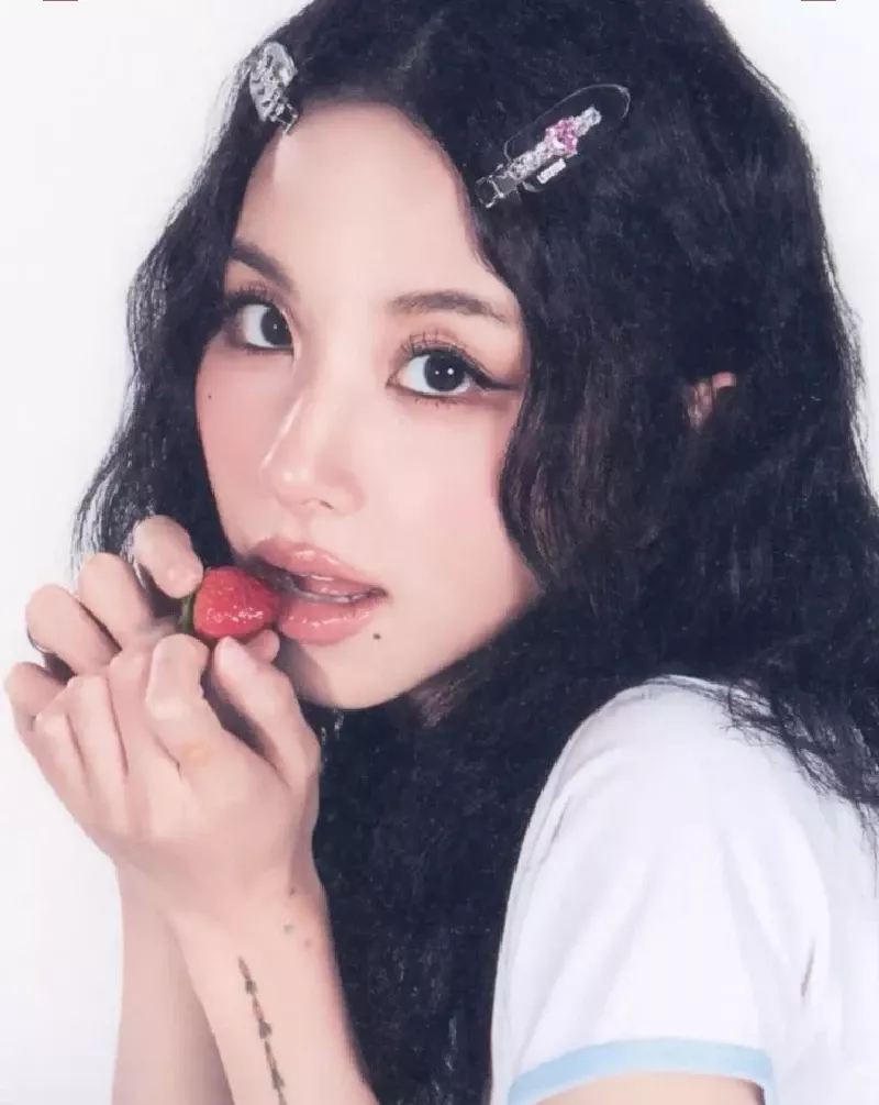 Foto terbaru Chaeyoung (TWICE)