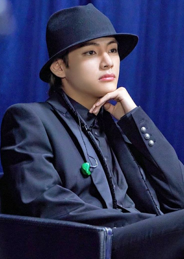 Behind-the-scenes cut of V (BTS)