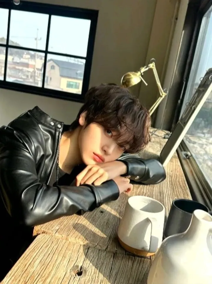 Latest photo of Hyeongjun (CRAVITY)