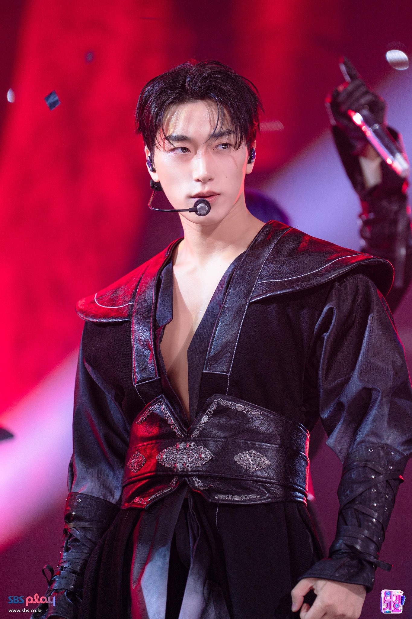 Behind-the-scenes cut of San (ATEEZ)