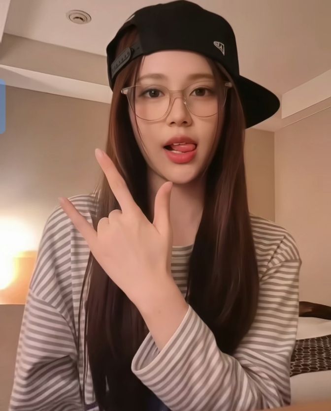 Latest photo of Carmen (Hearts2Hearts)