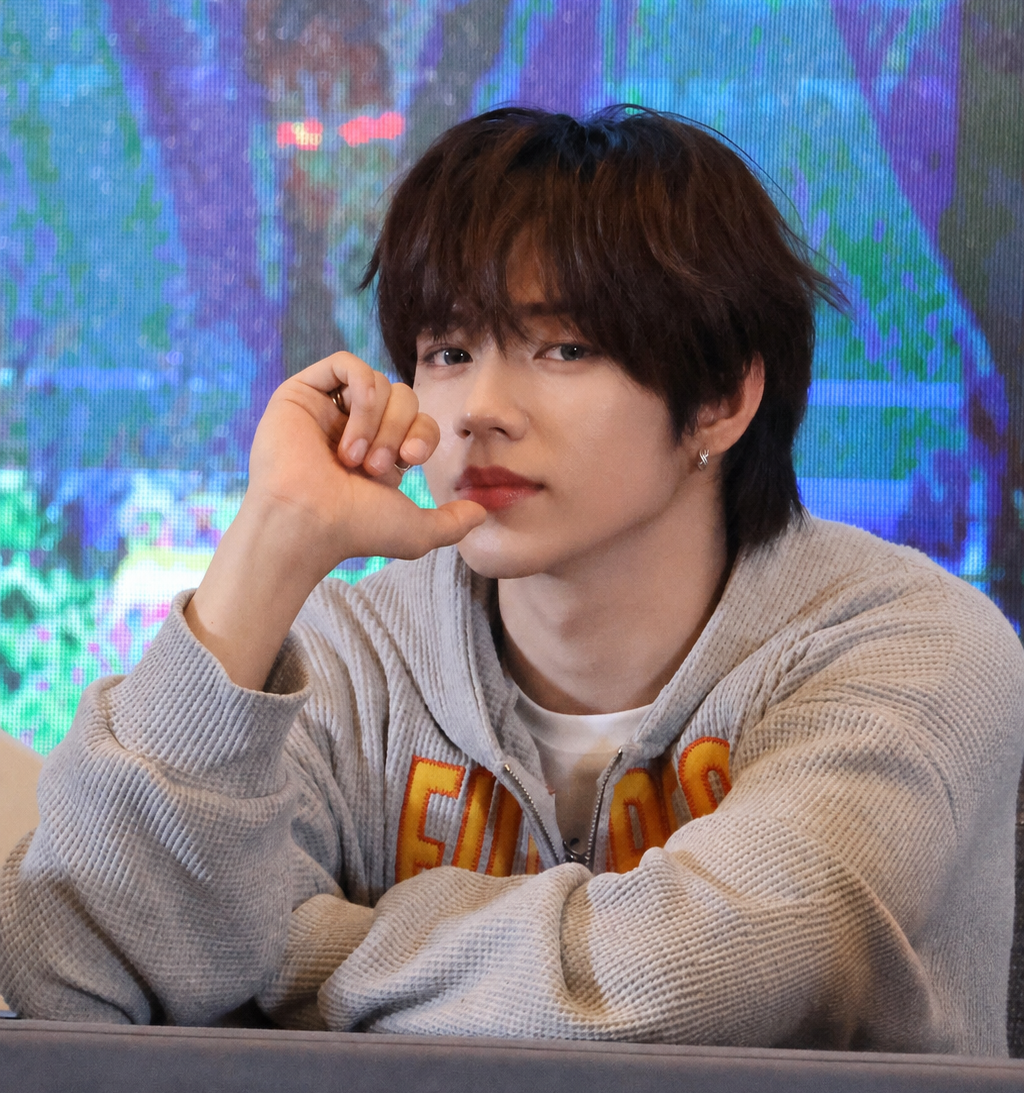 Behind-the-scenes cut of JL (AHOF)