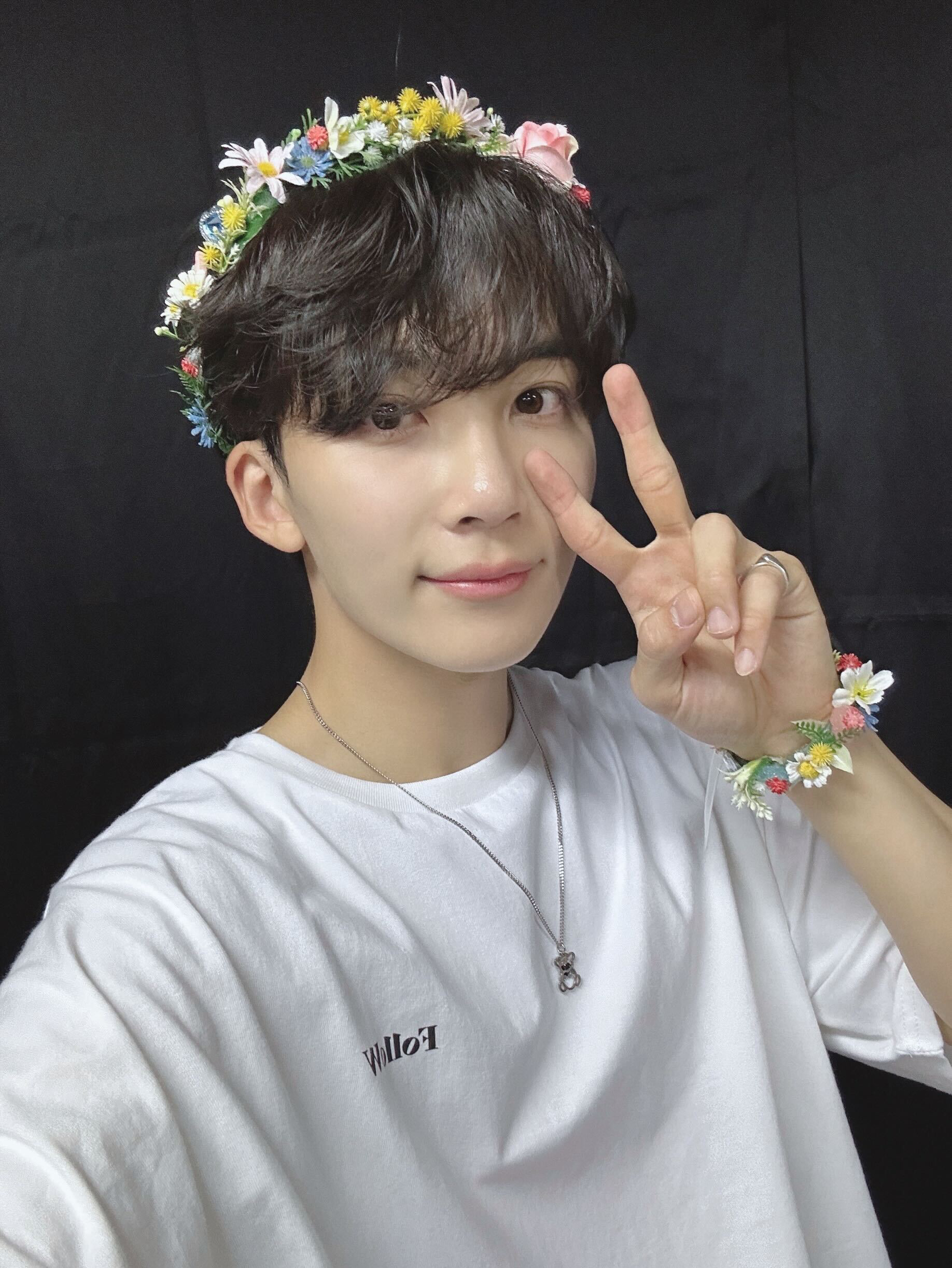 A moment captured by Jeonghan (SEVENTEEN)'s fan